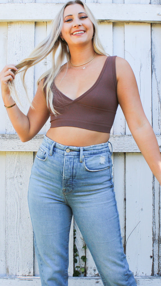 seamless plunge crop tank in cocoa