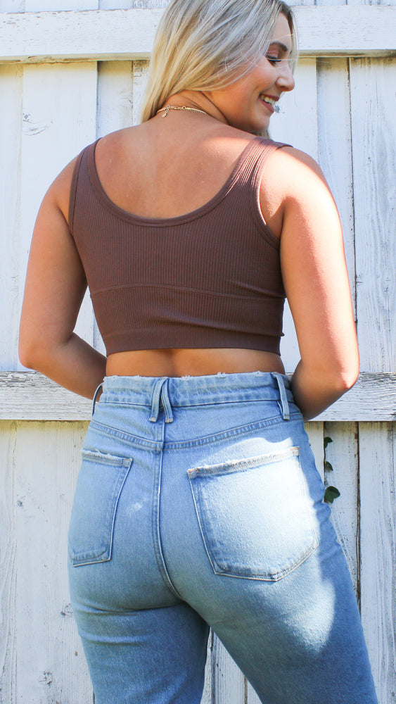 seamless plunge crop tank in cocoa