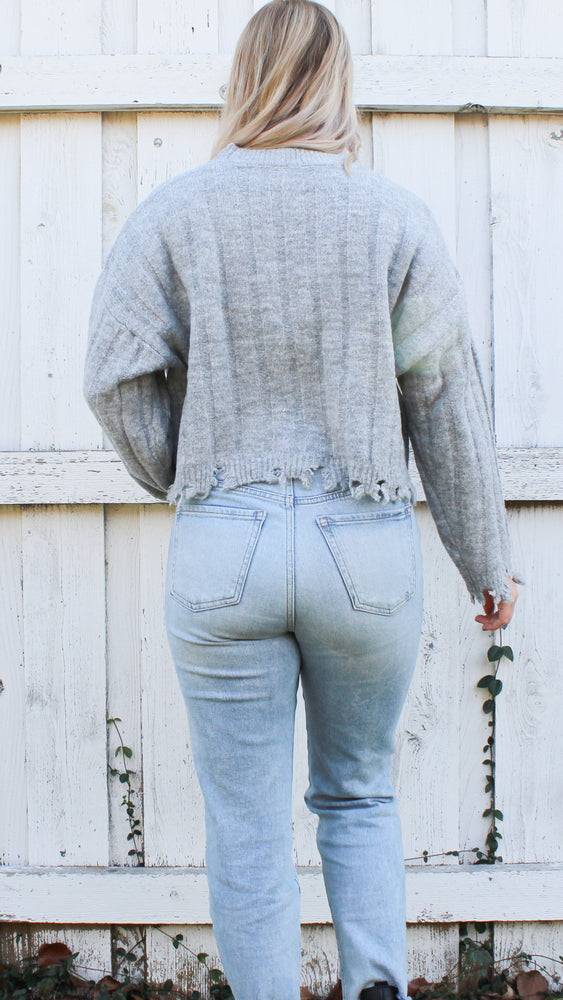rib knit fray hem crop sweater in gray