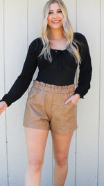 LIVING IN STYLE LEATHER SHORTS | camel