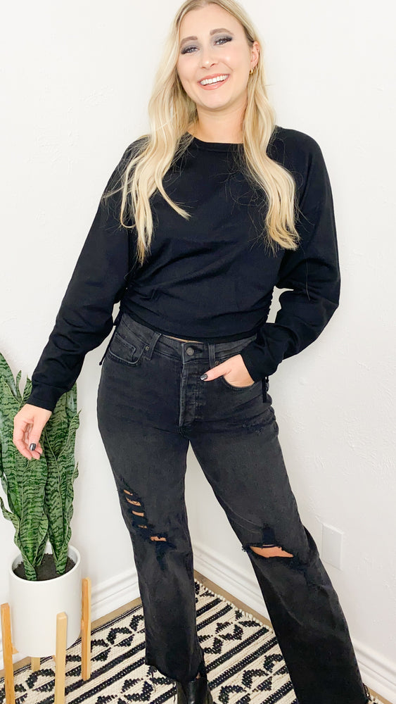 chat & chill cropped long sleeve top | black
